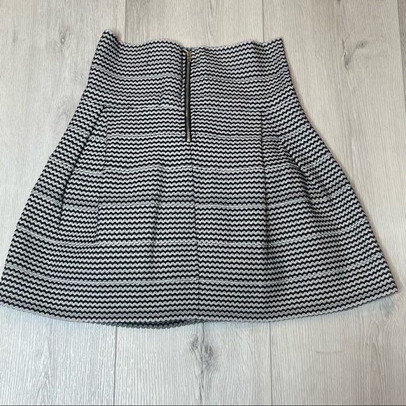 NWOT Petit Gateau Black and White Rick Rack Pleated Mini Skirt Size Large - Picture 5 of 9